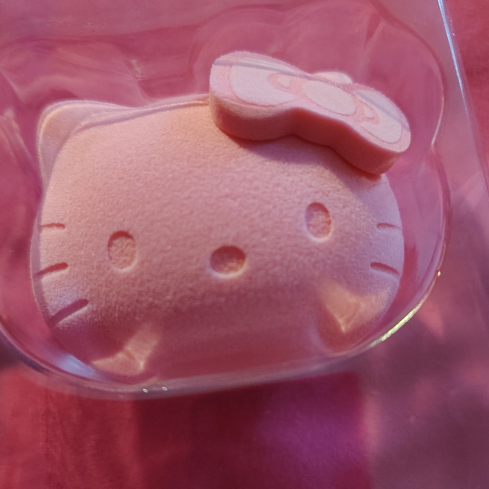 Brand New Wet n Wild Hello Kitty makeup sponge